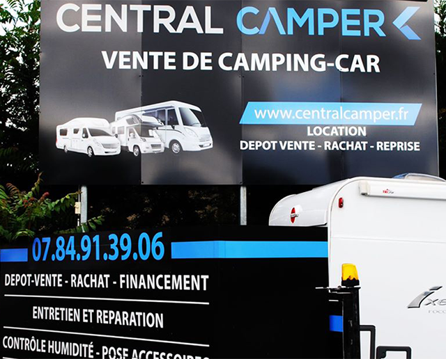 Panneau publicitaire de Central Camper, spécialiste vente et achat de camping-car ou fourgon d’occasion.